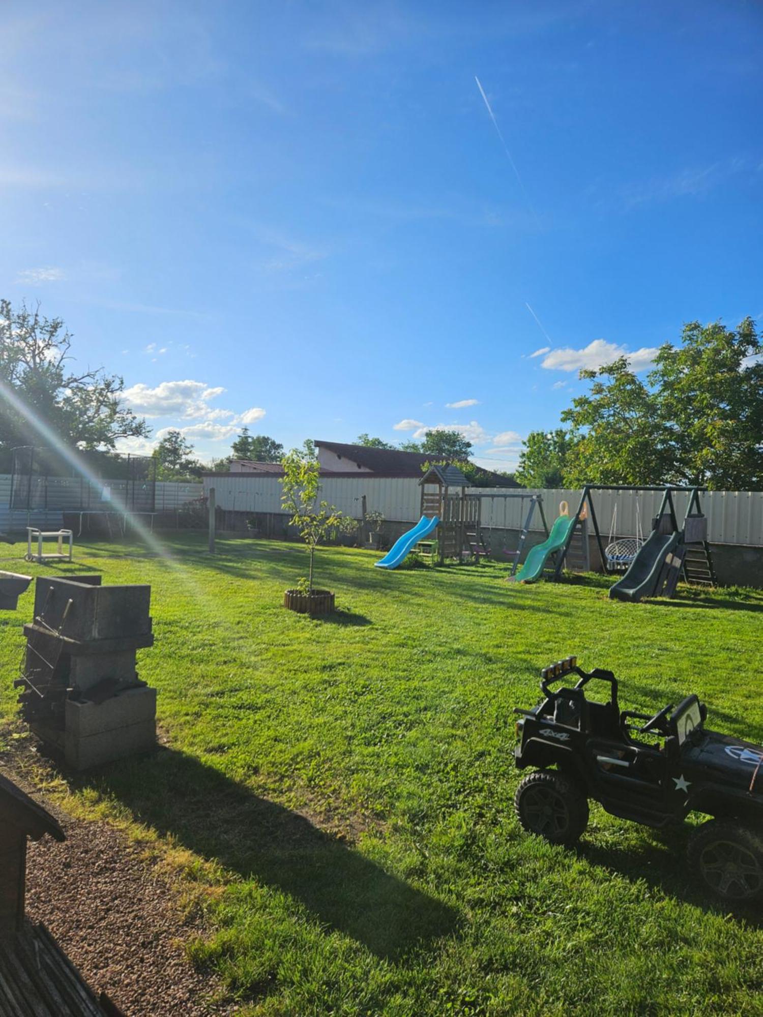 Apartamento La Meute Mars-sur-Allier Exterior foto